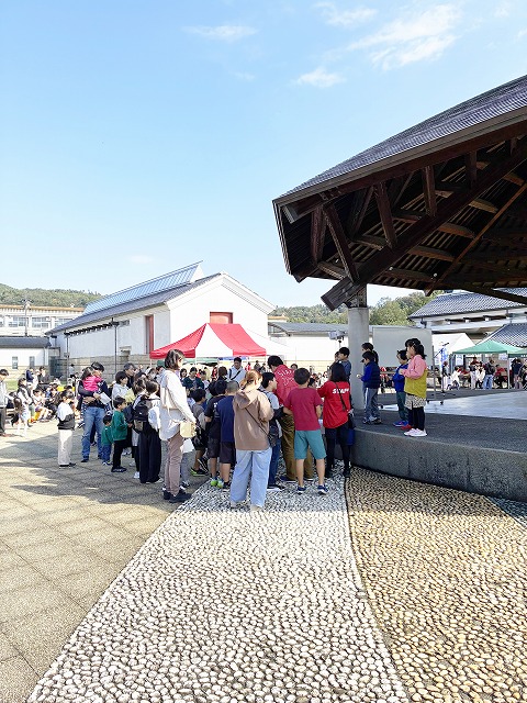 地域イベント「うべのてらす」の様子