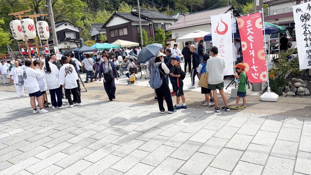 宇倍神社の春祭りの様子
